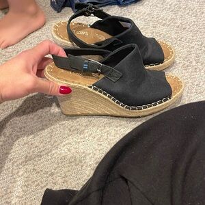 Black wedges
